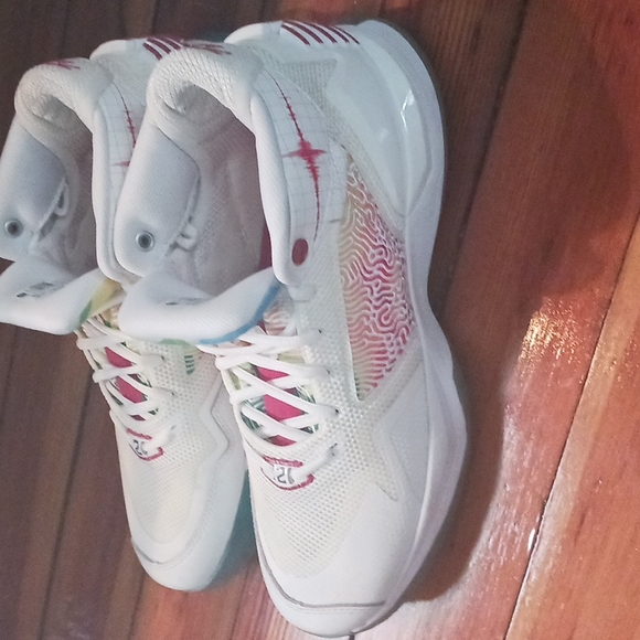 Shoes - Picture 2 of 4